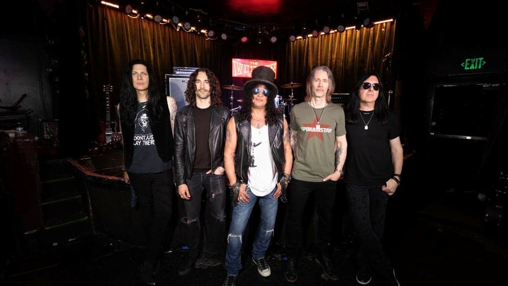 Slash feat Myles Kennedy and The Conspirators Flying Blind World Tour