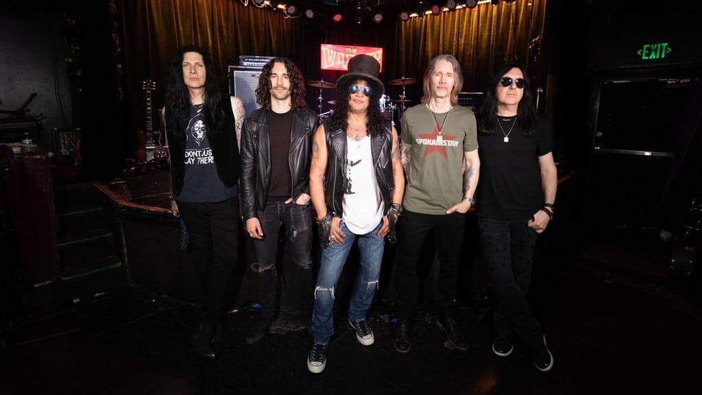 Slash feat Myles Kennedy and The Conspirators Flying Blind World Tour